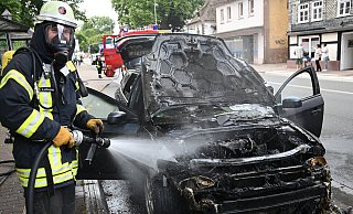 Die Feuerwehr Höxter löschte den Motorbrand. - Thomas Kube