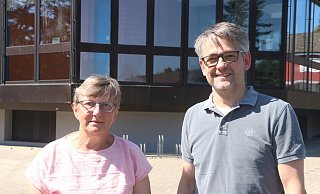 Gudrun Aschoff und Nils Wörmann warnen davor, das Hallenbad oder Sporthallen zu schließen. - Ekkehard Wind
