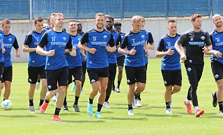 Beim Warmlaufen zur ersten Trainingsienheit ist die Stimmung bestens. - Jochem Schulze