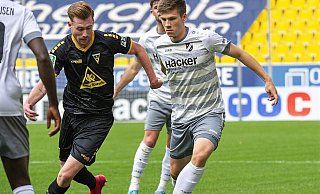 In der Innenverteidigung gefordert: Rödinghausens Neuzugang Lasse Jürgensen (r.). - Joel Beinke