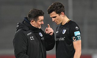 Tobias Müller (r.) ist einer von drei Ex-Magdeburgern, die in der vergangenen Saison noch unter FCM-Trainer Christian Titz (l.) spielten. - picture alliance