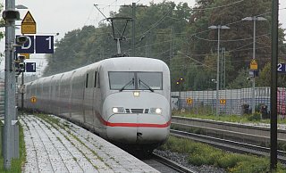 Das Verkehrsministerium lässt den Deutschlandtakt überarbeiten. Die ICE-Trasse zwischen Bielefeld und Hannover wird trotzdem weiter geplant. - Ulf Hanke