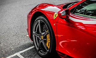 Der linke Vorderreifen eines Ferraris ist am Donnerstagabend auf der A2 geplatzt. - Pixabay (Symbolbild)