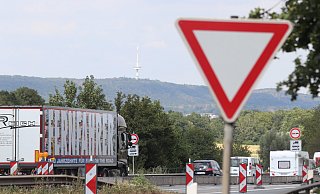 Das Autobahnkreuz Bad Oeynhausen wird am Montag zeitweise und teilweise für Brückenprüfungen auf der A30 gesperrt. - Ulf Hanke