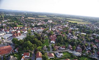 Die grüne Fläche, die auf diesem Bild südwestlich der Kernstadt und der Mühlenfeld-Siedlung (rechts oben) zu sehen ist, soll komplett bebaut werden. - Berndt von Mitzlaff