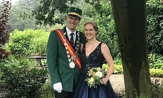 Das Bentfelder Königspaar Daniel Sehrbrock und Laura Güllenstern. - Nikola Becker