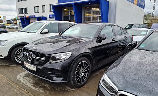 Dieser Mercedes GLC Coupé auf dem Firmengelände an der Eckendorfer Straße war offenbar das Ziel des Brandstifters. - Car Agentur