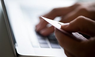 Mit Fake-Mails im Namen der Polizei haben sich Betrüger jetzt im Kreis Gütersloh an potenzielle Opfer gewandt. In einigen Fällen ist eine Überweiung gefordert worden. - Symbolbild: dpa