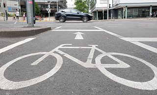 Mehr und bessere Radwege: So soll der Anteil des Fahrrads am Verkehr gesteigert werden. - dpa/Gregor Bauernfeind