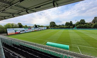 Das Häcker-Wiehenstadion, hier vor dem DFB-Pokalspiel gegen Hoffenheim, fasst derzeit 2.489 Plätze. Für die 3. Liga müsste das Stadion auf mindestens 5.001 Plätze ausgebaut werden. - Florian Weyand