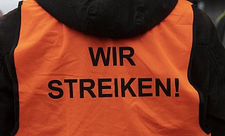 Die Gewerkschaft Verdi fordert 10,5 Prozent mehr Gehalt, mindestens aber 500 Euro. - picture alliance/dpa