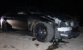 Ein Spenger kam am Dienstagabend mit seinem BMW von der Fahrbahn ab. - Polizei Herford