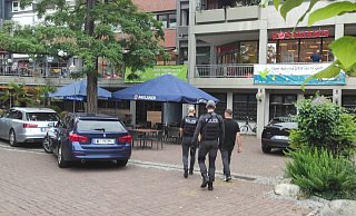 Die Polizei durchsucht am Donnerstag unter anderem einen italienischen Gastronomiebetrieb. Zudem fanden Einsätze in Kassel und Duisburg statt. Es ging um die Mafia. - Svenja Ludwig
