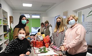 Lea-Sophie Zitzke (v. l.), Sana Mlihati, Gusté Janaviciuté und Leonie-Kim Schulz nehmen am Schulprojekt teil. Nicht mit auf dem Bild sind Hatice Isbilir, Lestat Baumgärtner, Charleen Tabel und Irem Karatas. - Judith Gladow
