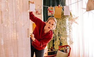 Die Bielefelder Schauspielerin Paula Kalenberg in einer Szene aus "Last X-Mas. 24 Tage für die Liebe" - zu sehen vom 1. bis 24. Dezember auf RTL+. - Martin Rottenkolber/RTL/dpa