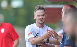Amateurfußballer wie Kevin Freiberger vom FC Gütersloh überlegen sich zweimal, ob sie nach dem Spiel ihr Trikot abgeben. Die Gründe sind plausibel. - Jens Dünhölter