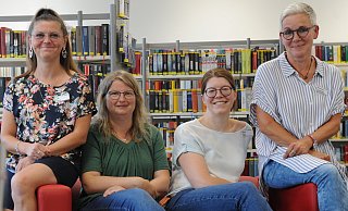 Zum Team der Stadtbücherei Rahden gehören außer Leiterin Silke Epp (3. v. l.) auch Lilli Funk, Nancy Kröger und Susanne Lusmöller. - Joern Spreen-Ledebur