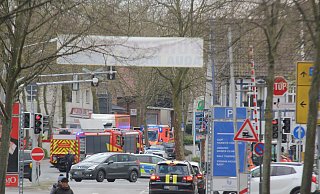 Ein Mann aus Vlotho ist beim Überqueren der Detmolder Straße von einem Lkw erfasst und überrollt worden. - Ulf Hanke