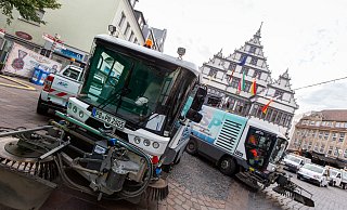 Teams des ASP reinigen die City am Morgen während Libori. Die Sauberkeit in Paderborn wird überdurchscnittlich wahrgenommen. - Niklas Tüns Teams des ASP reinigen die City am Morgen während Libori. Die Sauberkeit in Paderborn wird überdurchscnittlich wahrgenommen. - Niklas Tüns