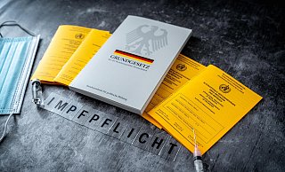 Über eine allgemeine Impfpflicht wird aktuell stark diskutiert - auch ob sie nur für bestimmte Altersgruppen gelten soll. - picture alliance / CHROMORANGE