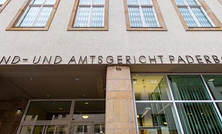 Zwei Männer sollen mutmaßliche Pädophile erpresst haben, nun stehen sie vor dem Paderborner Landgericht. - Niklas Tüns (Archivfoto)