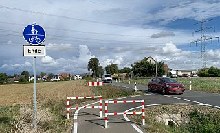 Der Radweg an der Laarer Straße aus Richtung der Kreuzung mit der Stedefreunder Straße endet nach kurzer Strecke. - Corina Lass