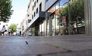 Nicht nur der Leerstand der ehemaligen Esprit-Filiale fällt an der Westernstraße ins Auge. - Mareike Gröneweg