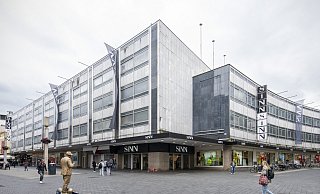 Das Modehaus "Sinn" ist einer der neuen Nutzer der früheren Karstadt-Immobilie an der Bahnhofstraße. - © Jörg Dieckmann - www. dieckmann-fotodesign.de
