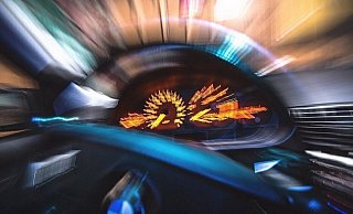 Selbst mit einem Täuschungsmanöver versuchte der junge Falschfahrer ohne Führerschein den Beamten zu entkommen. - Pixabay/Symbolbild