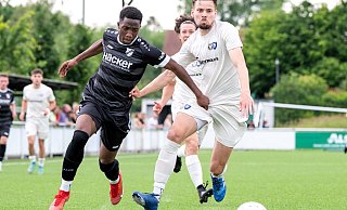 Sieg zum Saisonabschluss: Angeführt von Bilal Alassane (l.) gewannen die Rödinghauser mit 5:2 - Joel Beinke