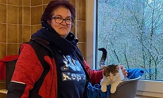 Gabriele Votsmeier (1. Vorsitzende des Tierheim Paderborn) würde sich über ein Zuhause für Kater "Rocko" freuen. - Gesa John