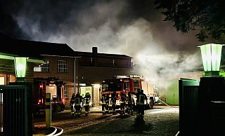 Brand eines Sheddachs auf dem Firmengelände von Delcotex Delius in Jöllenbeck. - Stefan Becker