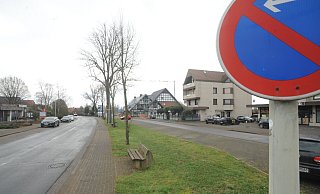 Bei dem Vorfall an der großen Straße in Lembruch erlitt ein Mann lebensgefährliche Verletzungen. - Joern Spreen-Ledebur