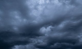 Der Deutsche Wetterdienst warnt am Montagabend vor einem starken Gewitter in OWL. - picture alliance/dpa