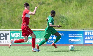 Setzte den Schlusspunkt: Latif-Bilal Alassane (r.) traf für den SV Rödinghausen II gegen die Hammer SpVg zum 4:1-Endstand. - Joel Beinke