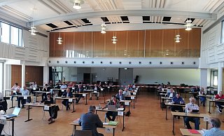Der Rahdener Rat tagte in den vergangenen Monaten in der Aula des Gymnasiums. Hier fand am 5. November 2020 die konstituierende Sitzung des neuen Stadtrates statt - damals noch mit der AfD-Fraktion. - Joern Spreen-Ledebur