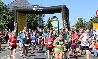 Beim 10-Kilometer-Lauf gingen insgesamt 387 Teilnehmerinnen und Teilnehmer an den Start. - Jochem Schulze