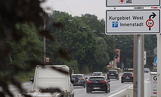 Schon jetzt weisen Schilder an der Kanalstraße zum Parkhaus Innenstadt und meinen das Parkhaus Sültebusch. Ein Vorgriff auf die neue Namensgebung? - Jörg Stuke