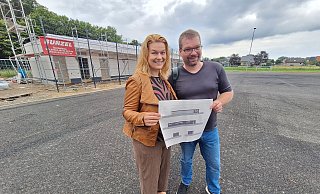 Manuela Handke (Vorständin der Kommunalbetriebe Bünde) und Kai Siekmann (Architekt der Kommunalbetriebe Bünde) gaben nun ein Baustellen-Update. - Peter Heidbrink