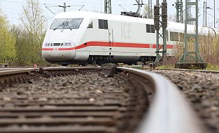 Züge im Fernverkehr werden nur teilweise über Soest und Paderborn fahren. Ein IC wird wegen Stellwerksproblemen ausfallen. (Themenbild) - Verwendung weltweit