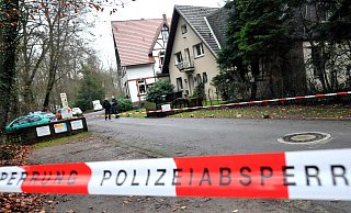 Mit jeweils elf Messerstichen wurden Helgard G. und ihr Bruder Hartmut S. an Heiligabend 2013 in ihrem Haus am Stadtpark getötet. Tagelang sicherten Beamte der Mordkommission „Bad“ Spuren des Verbrechens. Foto: Wolfgang Wotke - Wolfgang Wotke