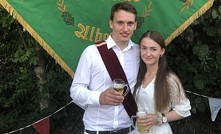 Das diesjährige Königspaar in Albaxen, Julius Peters und Marie Kuhlmann. - privat