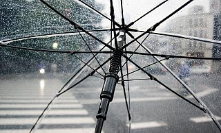 Ein Regenschirm sollten in den nächsten Tagen treuer Begleiter sein. - Symbolbild: Pixabay