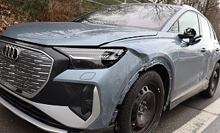 Die Polizei griff das beschädigte Fahrzeug wenig später auf. - Polizei Herford