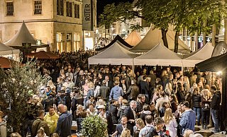 Vor der Corona-Pandemie war der Bielefelder Weinmarkt ein Publikumsmagnet. - Joerg Dieckmann