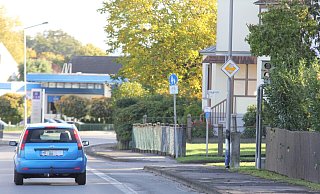 Der Blitzer in Mennighüffen kurz vor der Aral-Tankstelle ist Ziel von Dieben geworden. - Ulf Hanke