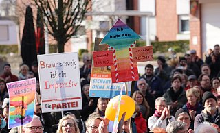 Anfang des Jahres wurde in Enger und Spenge gegen Rechtsextremismus demonstriert. Ein Antrag von den Linken und der "Partei", sich der Bünder Erklärung anzuschließen, wurde nun aber in beiden Kommunen abgelehnt. - Claus Frickemeier