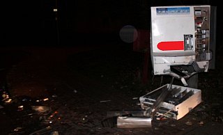 Der Zigarettenautomat wurde durch die Sprengung komplett zerstört. - Polizei Minden-Lübbecke