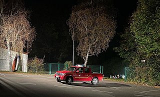 Die Einsatzkräfte haben vom Bootshaus des Kanuclubs am Freibad ihre Suche koordiniert. - Feuerwehr Löhne