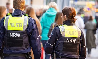 Die Polizei suchte auch während des beginnenden Leinewebermarktes nach der vermissten und orientierungslosen Frau. - Symbolfoto: Niklas Tüns